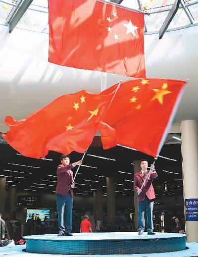 权志龙凌晨晒录音工作照，大家期待权志龙发布个人专辑吗？游戏画面